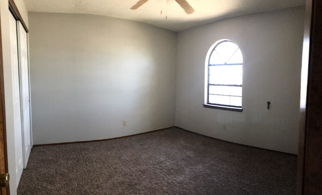 Building Photo - 3424 Running Deer Dr