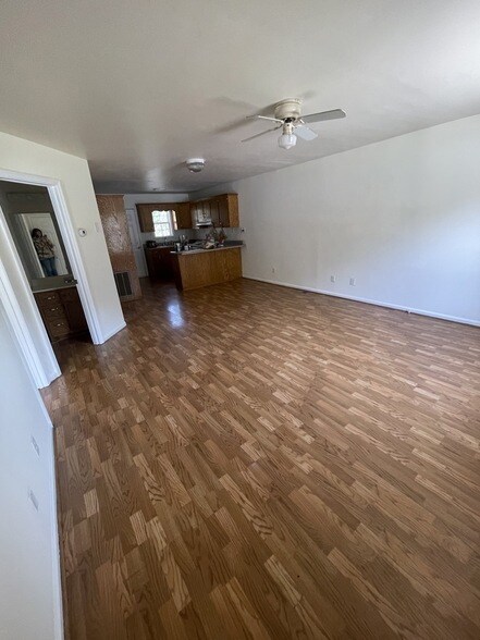 Building Photo - 261 Bayless St