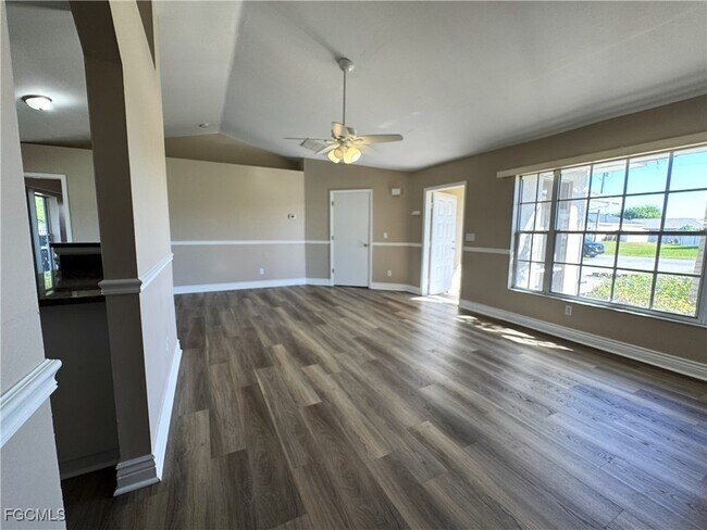 Building Photo - 2520 SW 11th Pl