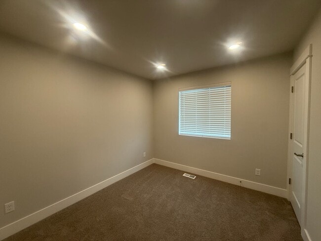 Building Photo - Beautiful 3-Bedroom + Bonus Loft Home in B...