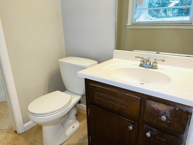 Building Photo - 943 Parkstone Dr