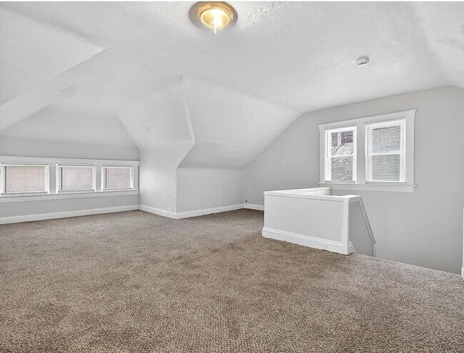 Building Photo - 10100 Yale Ave