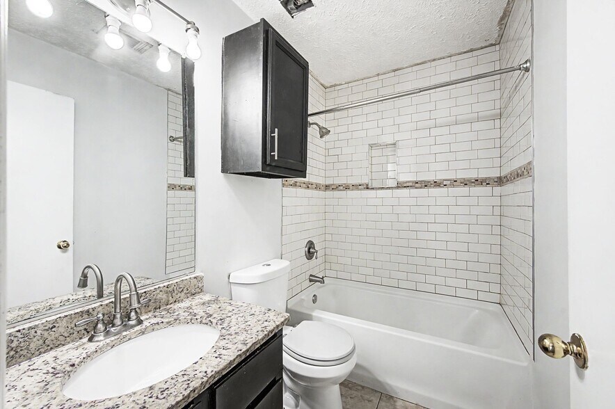 Building Photo - 614 Poplar Pl