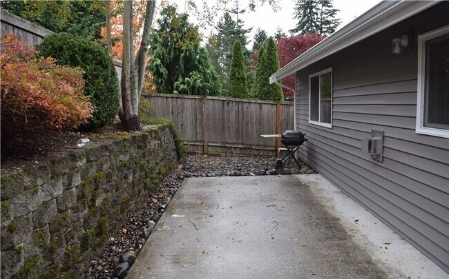 Building Photo - Barger Duplex