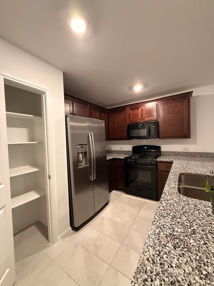 Kitchen - 14121 Danesdale Dr