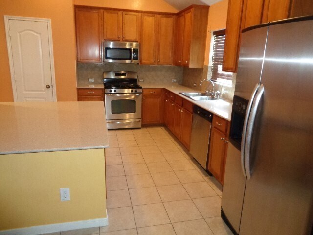 Building Photo - 30002 Saw Oaks Dr