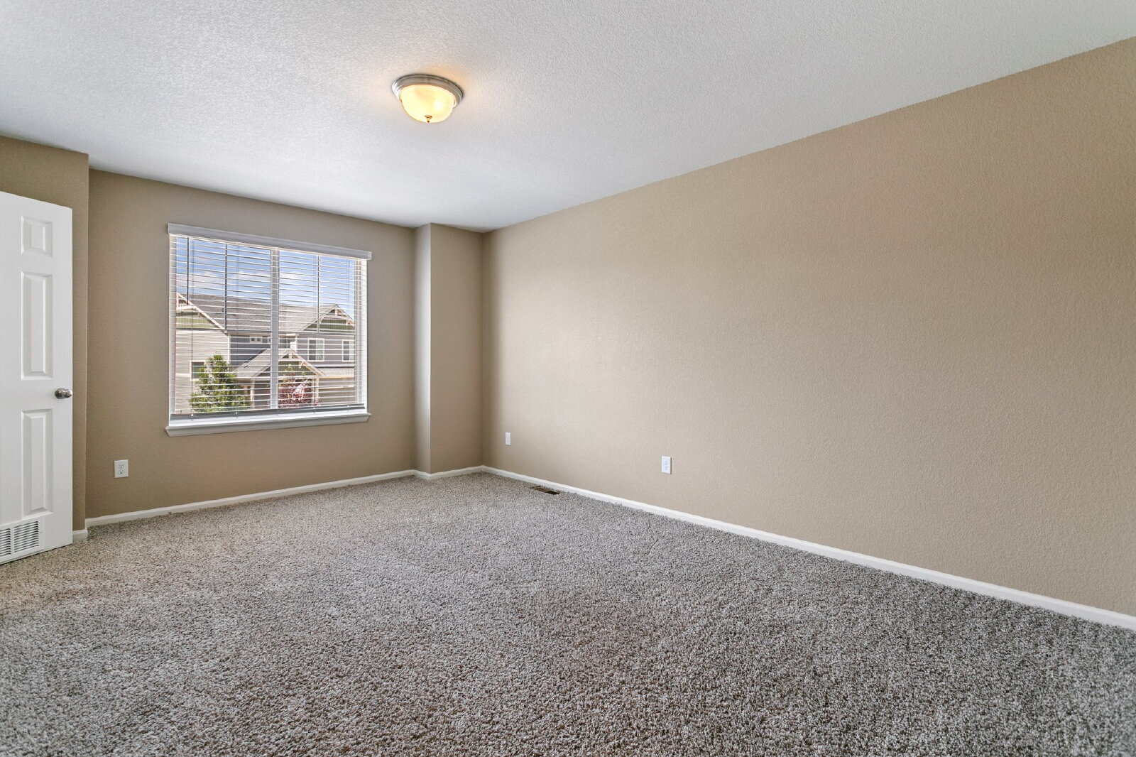 Building Photo - Spacious Banning Lewis Home with Finished ...