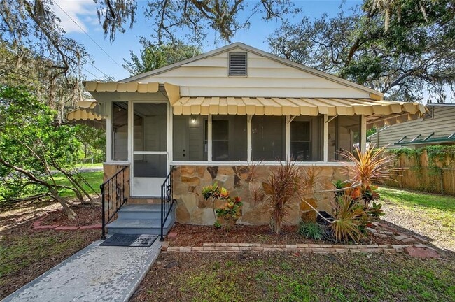 Building Photo - 8723 N Dexter Ave