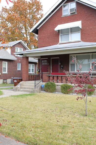 Building Photo - 7332 Maple Ave
