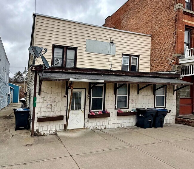 Building Photo - 4 Cortland St