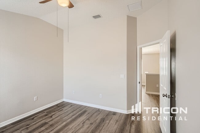 Building Photo - 8332 Crescent Moon Dr