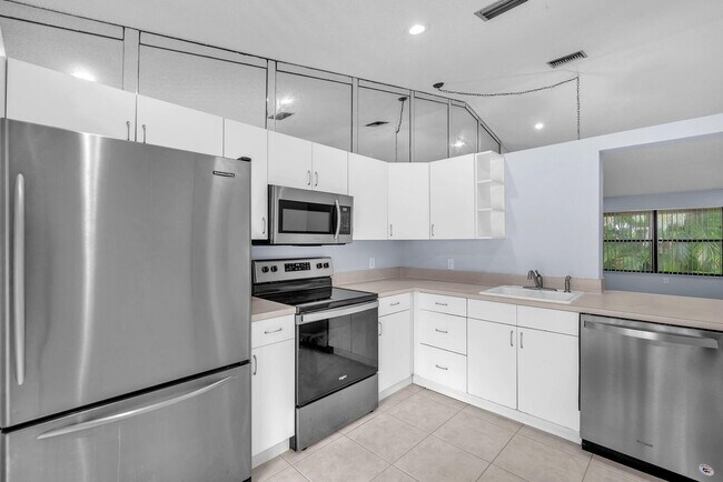 Building Photo - 12970 Dartford Trail