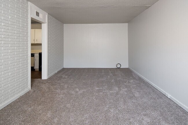 Building Photo - Spacious, affordable two bedroom townhouse just minutes from shopping and dining in Gastonia!