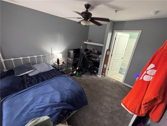 Building Photo - 833 Old Greenville Hwy