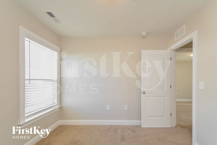 Building Photo - 143 Douglas Fir Pl