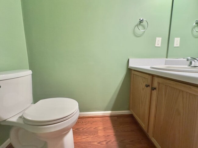 Building Photo - Charming Townhouse in Prime Morrisville Location!