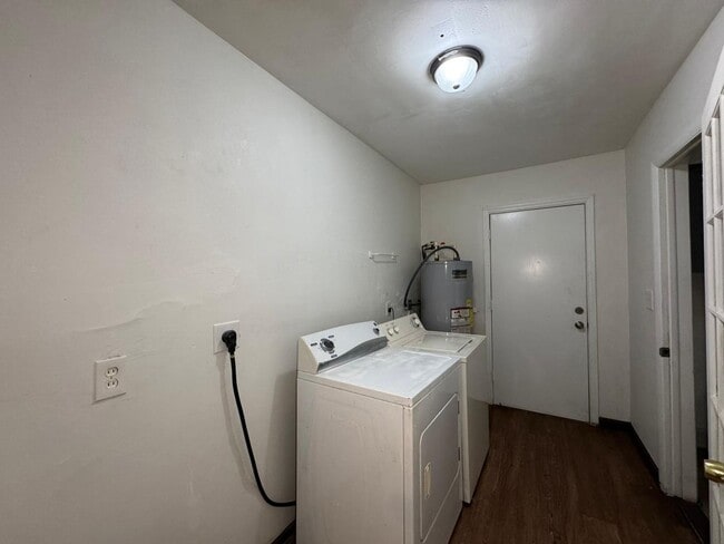 Building Photo - 416 Sun Ct