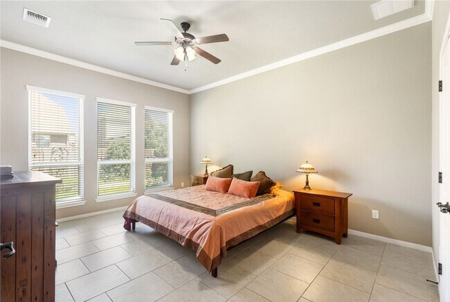 Building Photo - 2528 Kinnersley Ln