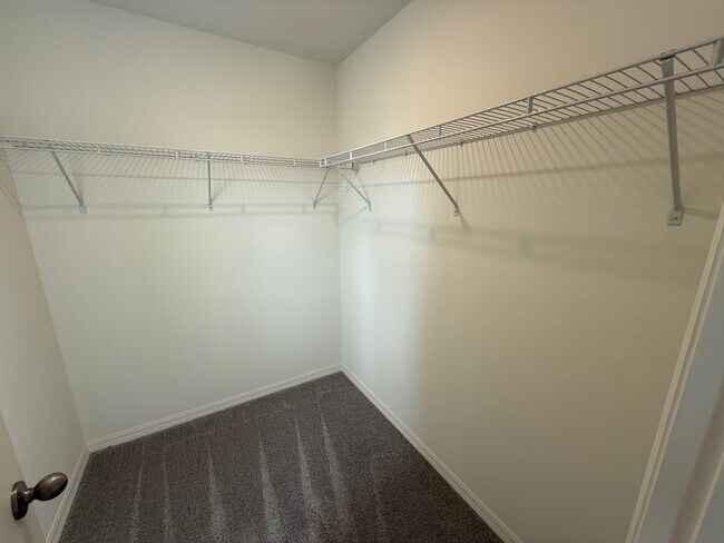 Building Photo - 651 Meadows Edge Pl