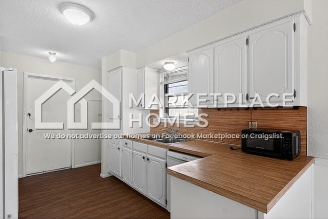 Building Photo - 5202 Ric Dr
