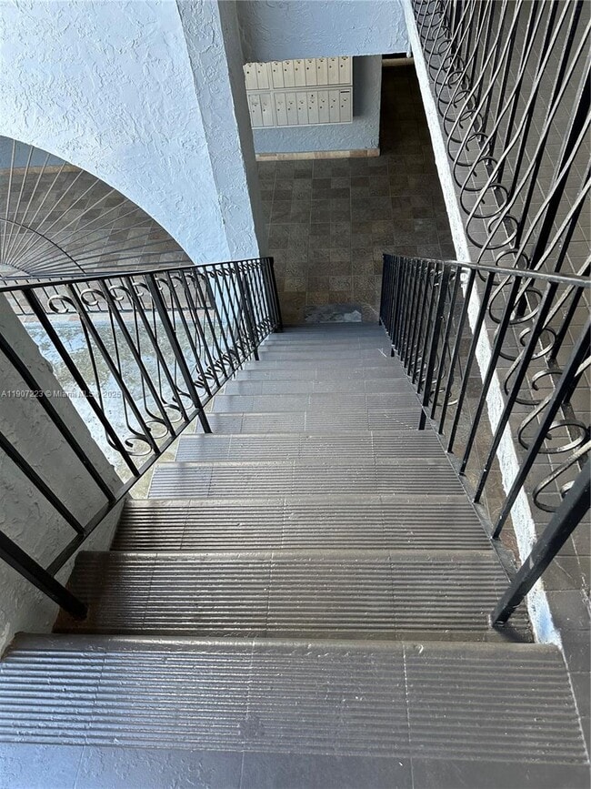 Building Photo - 1300 W 53rd St