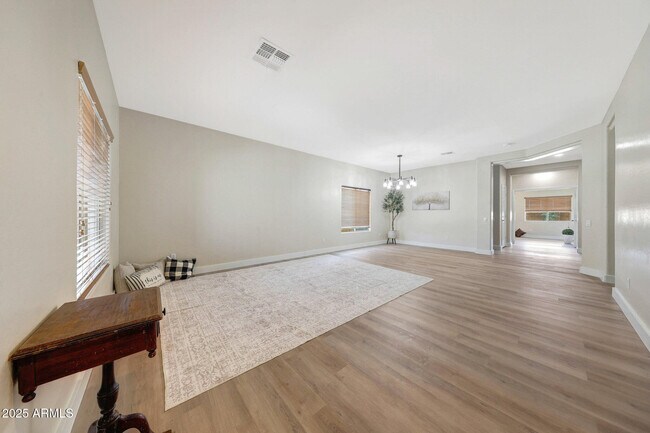Building Photo - 9423 W Monte Vista Rd