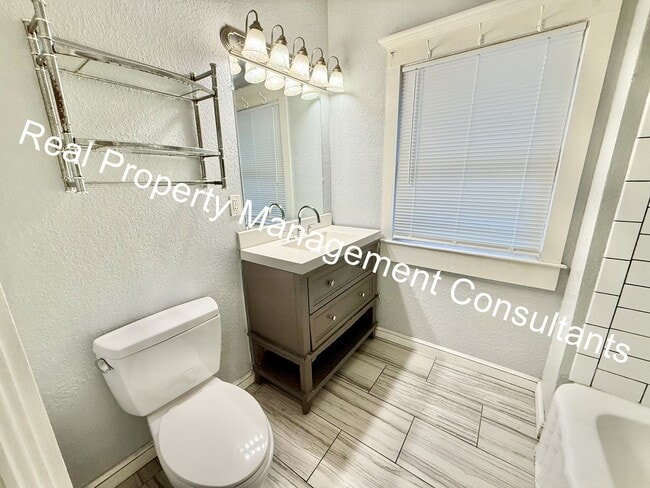 Building Photo - Renovated 2 Bedroom with Deposit Free Living via Obligo