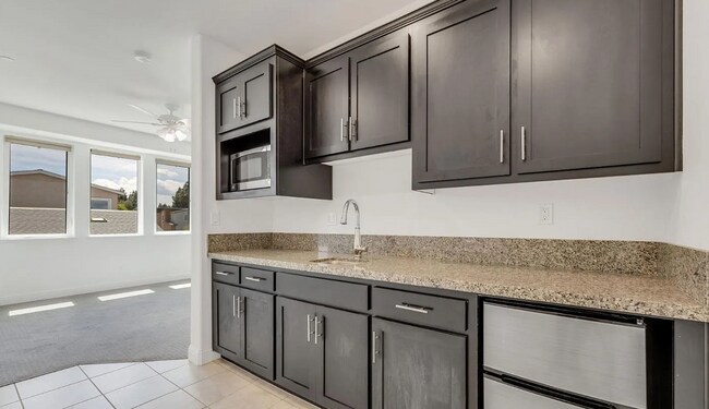 Building Photo - 3 bedroom | 3.5 bathroom | Davis Single Fa...