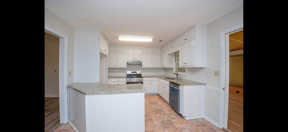 Building Photo - 42 7 Pines Cir