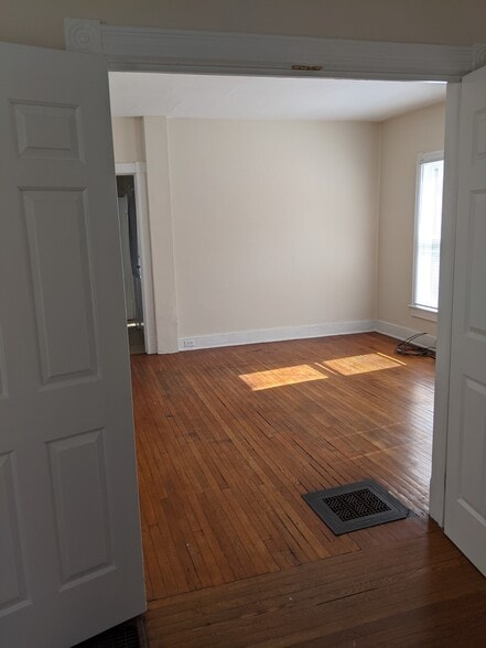 Building Photo - 107 N Elmira St