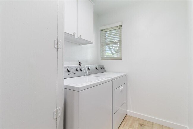 Building Photo - 7811 Croftwood Dr