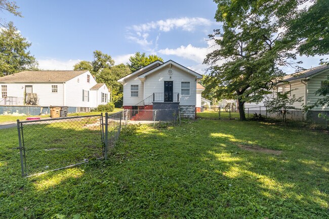 Building Photo - 3928 Porter Ave