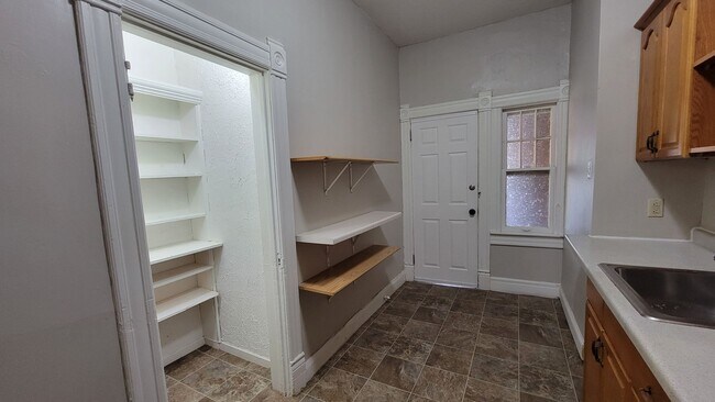 Building Photo - Vibrant Studio & 1-Bedroom Apartments in the Sought-After Whittier Neighborhood