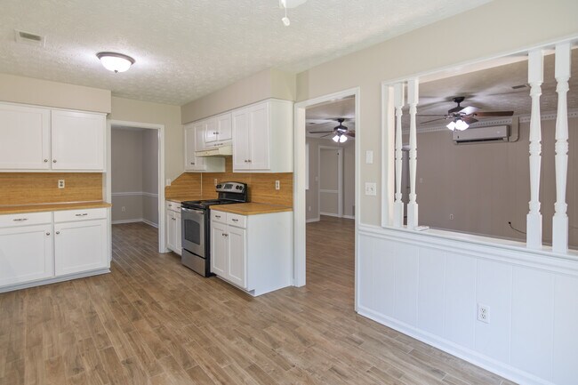 Building Photo - 1026 Denney Rd