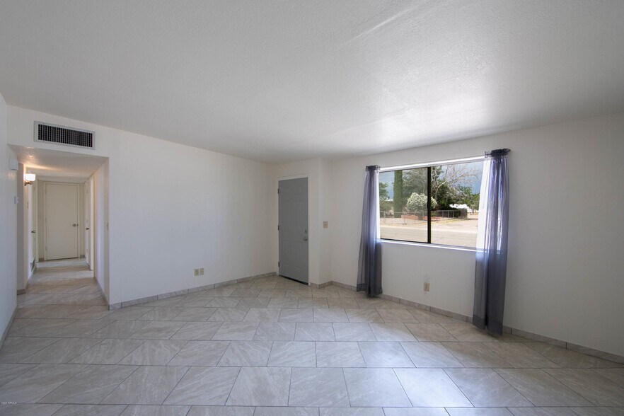 Building Photo - 410 3rd St