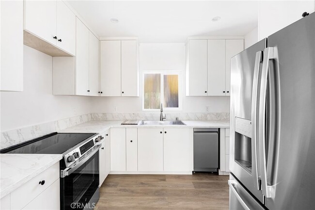 Building Photo - 7046 White Oak Ave