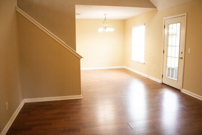 Building Photo - 348 Kristins Dr
