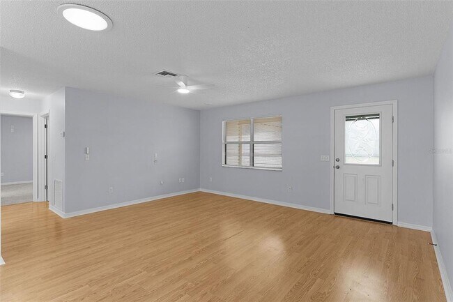 Building Photo - 807 Ramos Dr