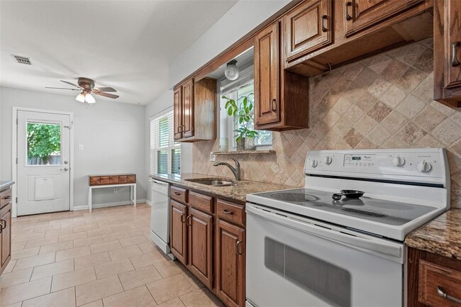 Building Photo - 1106 Lockridge-