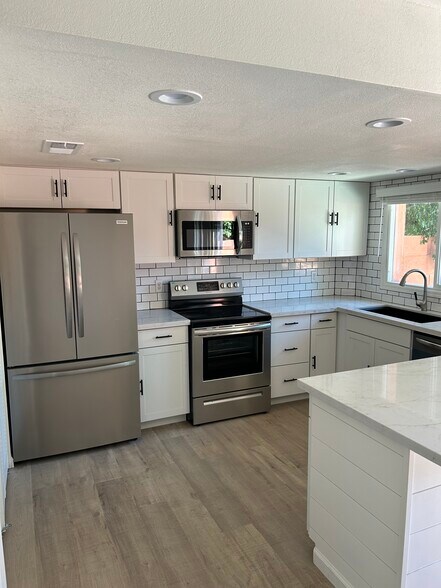 Primary Photo - 3878 N 30th St