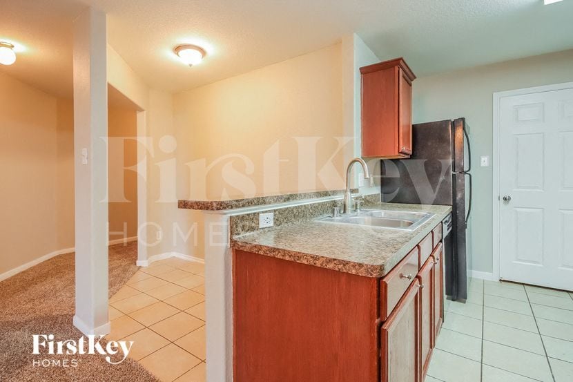 Building Photo - 9518 Peridot Green Dr