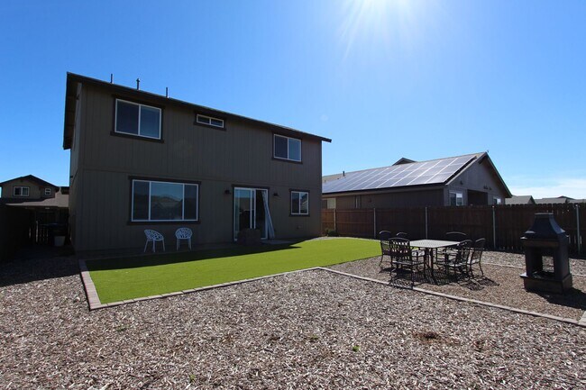 Building Photo - Bright & Spacious 4BR Home | Peaceful Bellemont Location