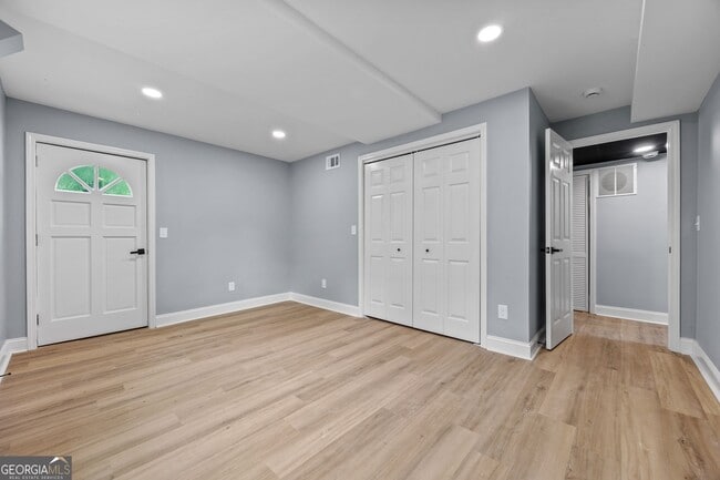 Building Photo - 3266 W Manor Ln SW
