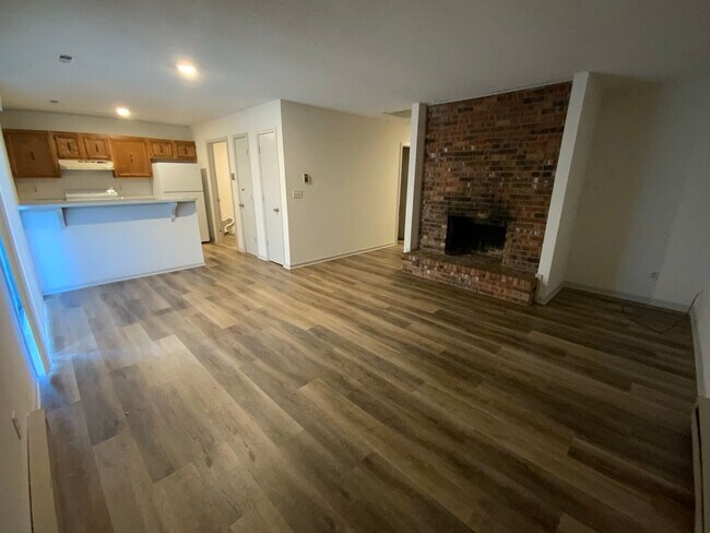 Building Photo - 439-441-441 N Shiloh Ave