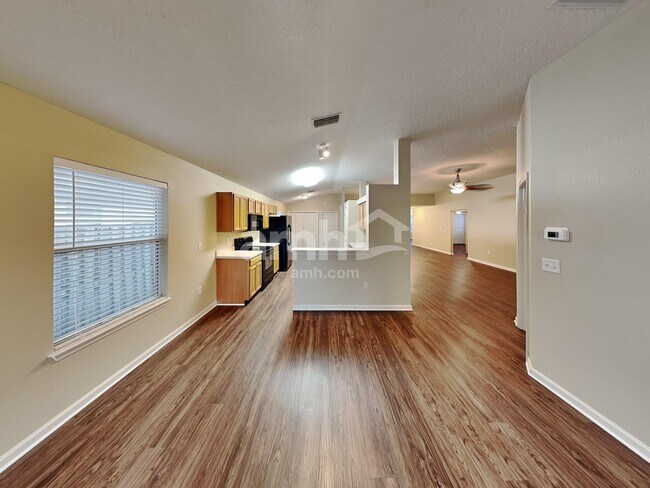 Building Photo - 734 Mackenzie Cir