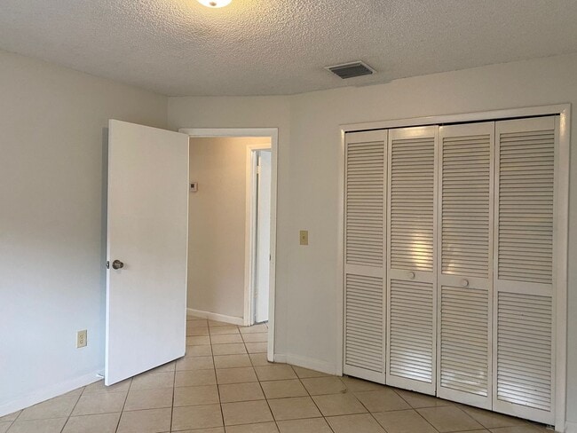 Building Photo - Winter Garden 2 Bedroom 2 Bath home