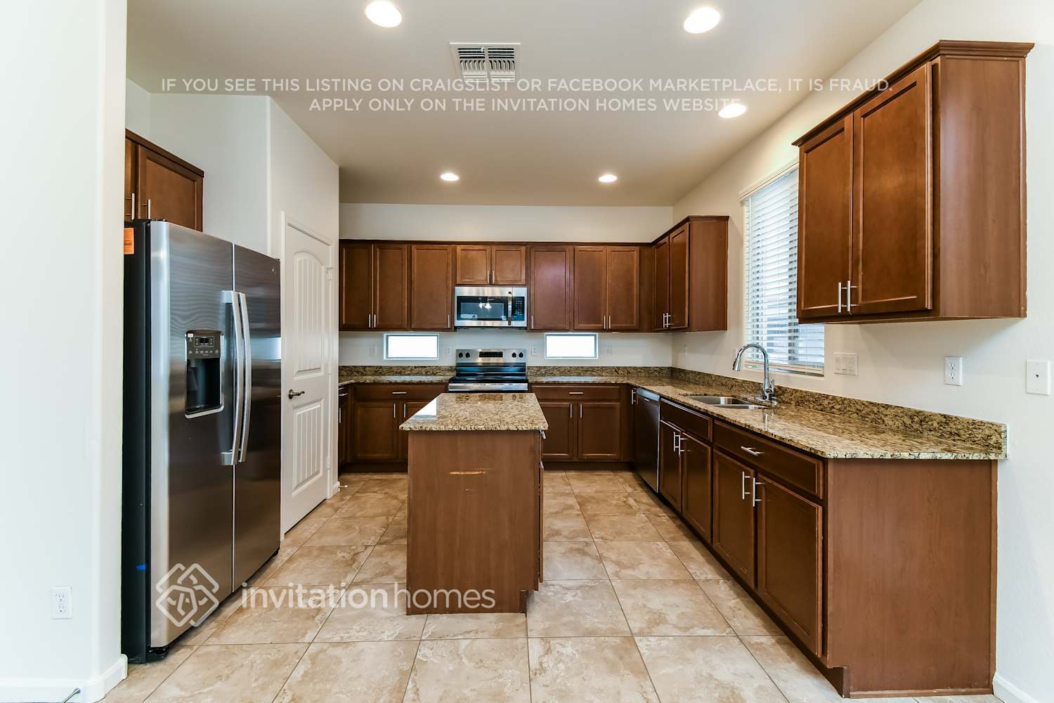 Building Photo - 1427 S Moccasin Trail