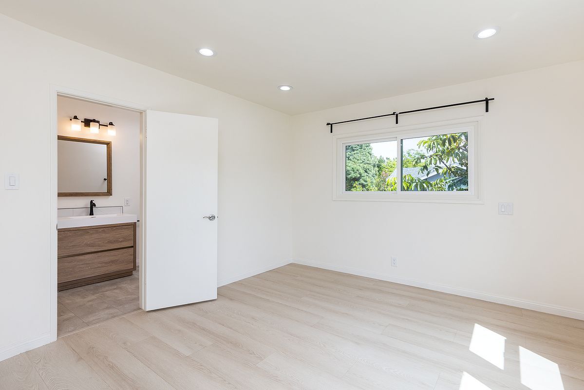 Building Photo - 3511 Paraiso Way