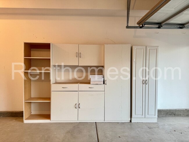 Building Photo - 6473 Terraza Portico