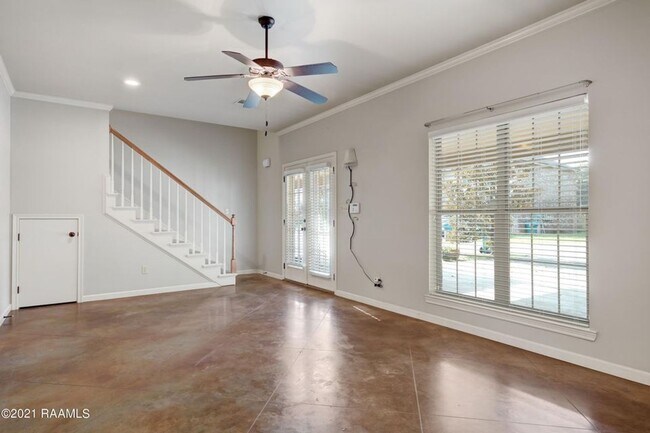 Building Photo - 124 Deraney Ln